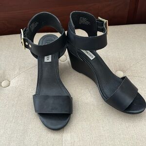 Steve Madden black leather wedge sandal